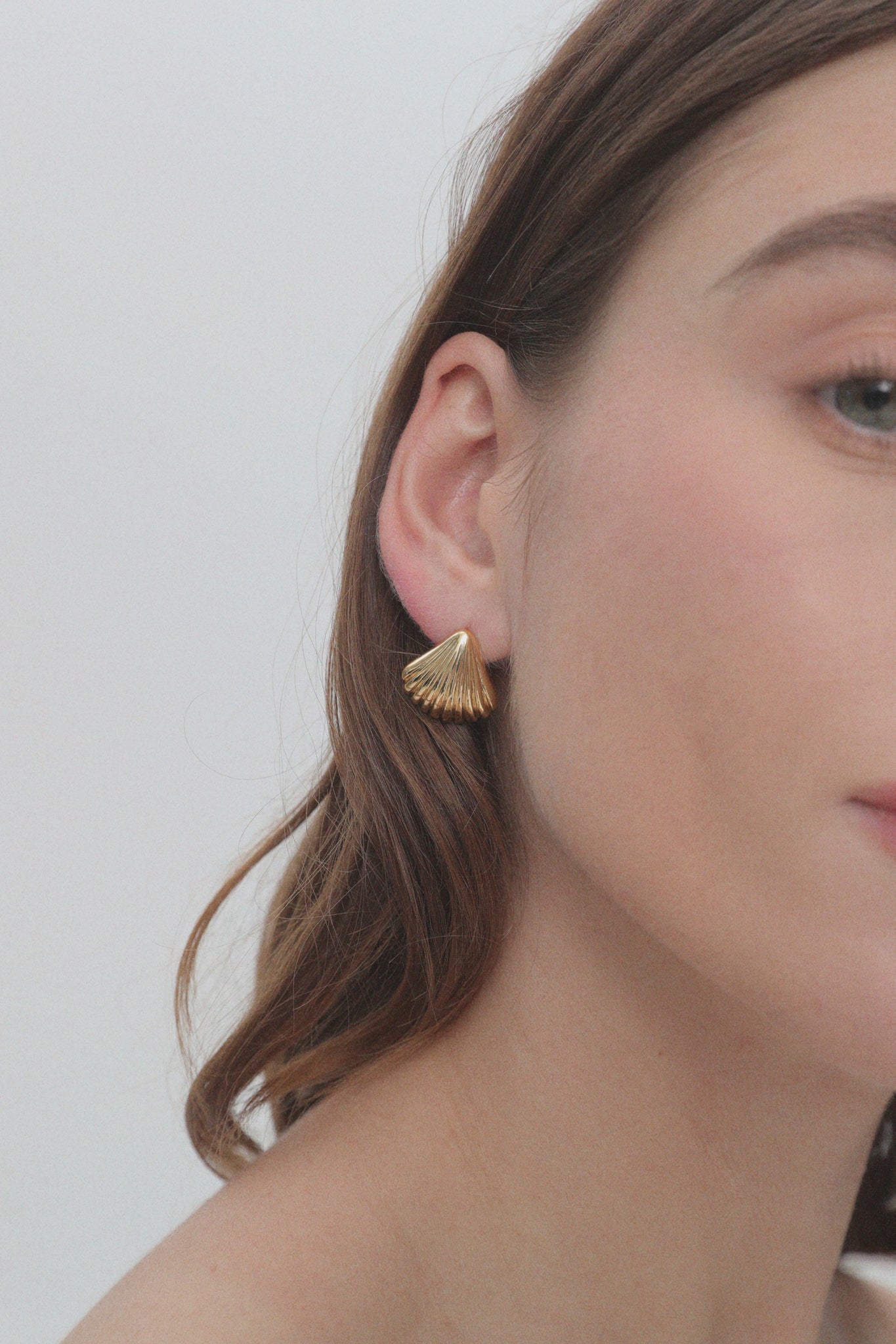 'FAYE SEASHELL Earrings - Gold'